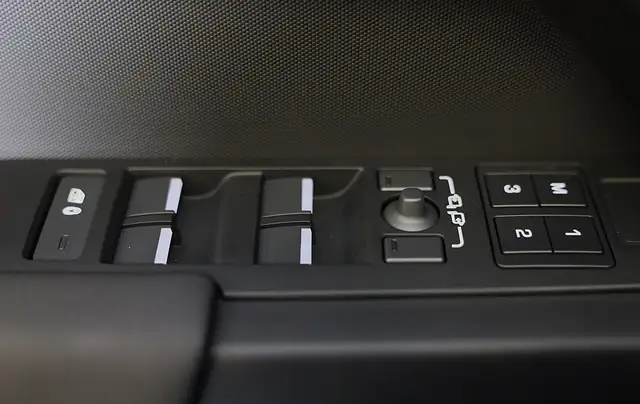 Land Rover Defender view 17