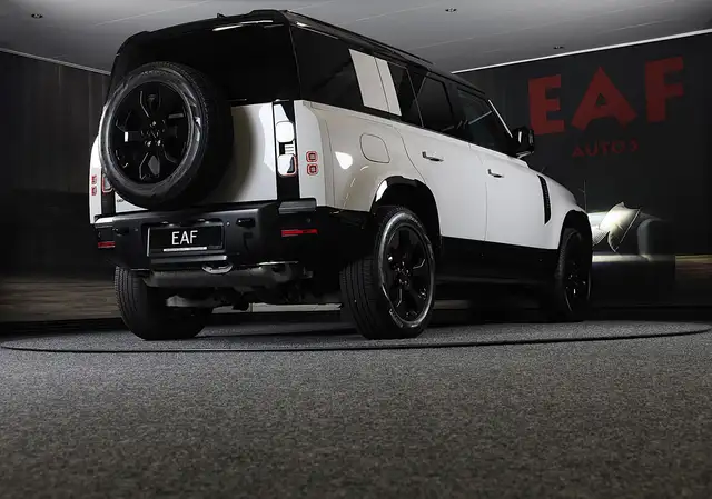 Land Rover Defender view 5