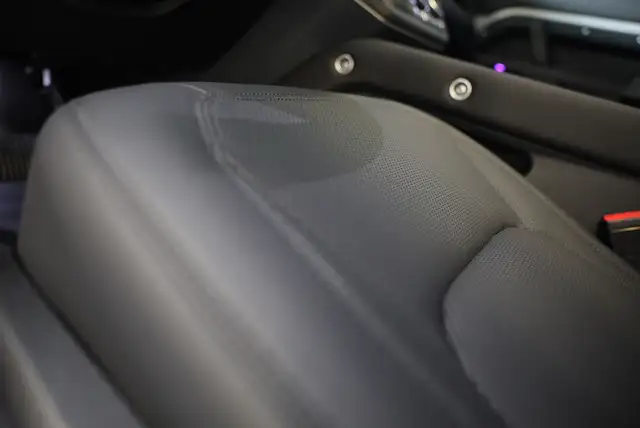 Land Rover Defender view 26