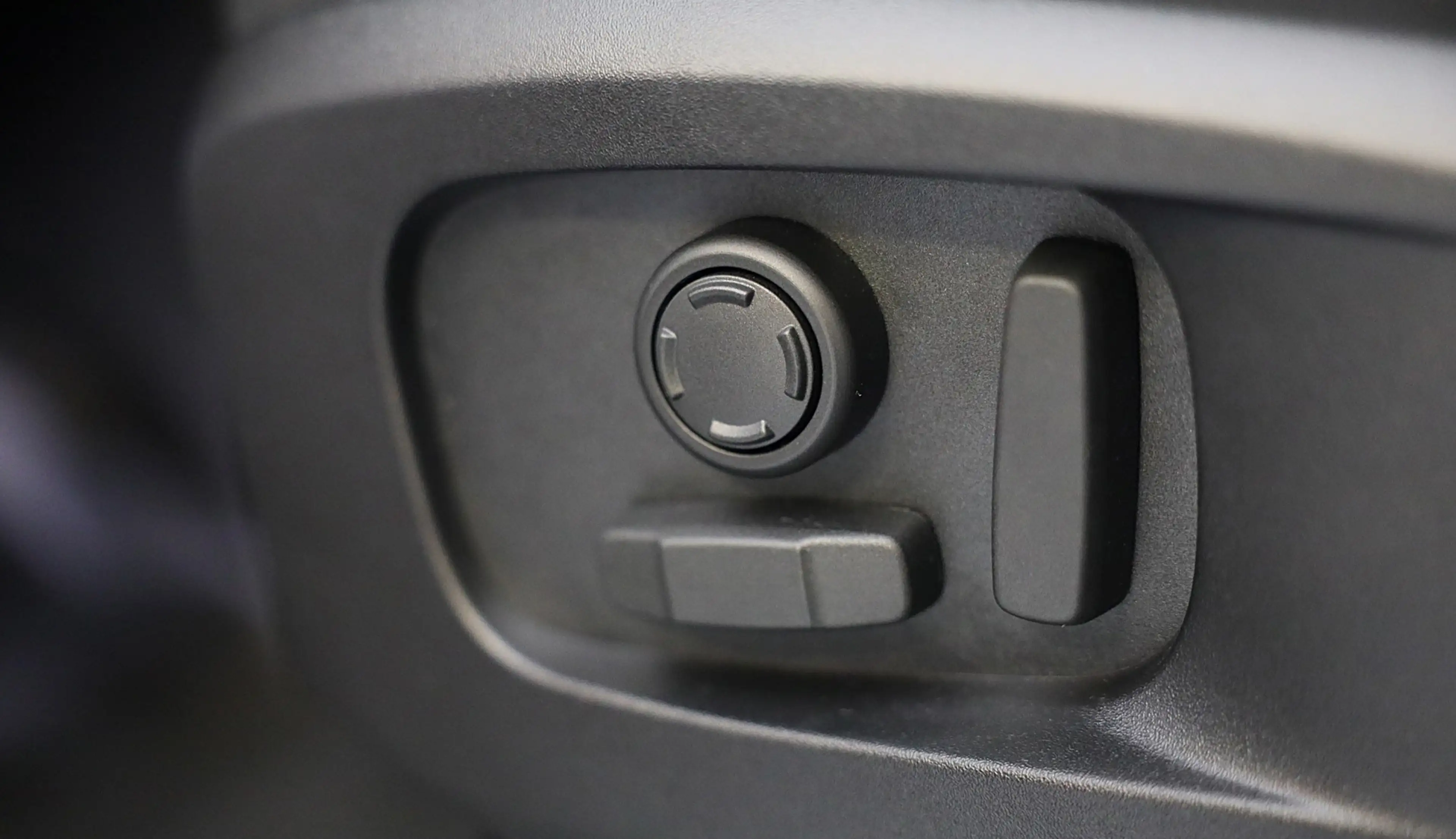 Land Rover Defender 110 2.0 P300e 110 X-Dynamic SE FACELIFT / Memory / — photo 13