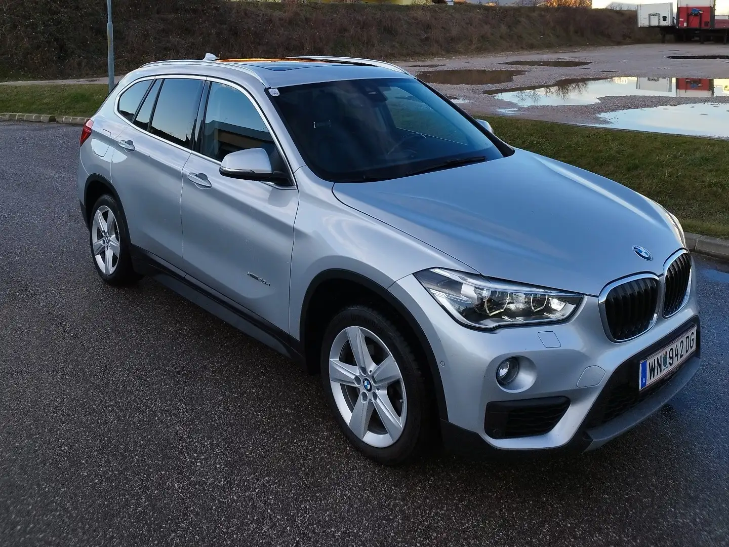 BMW X1 xDrive20d Aut. Advantage Silber - 1