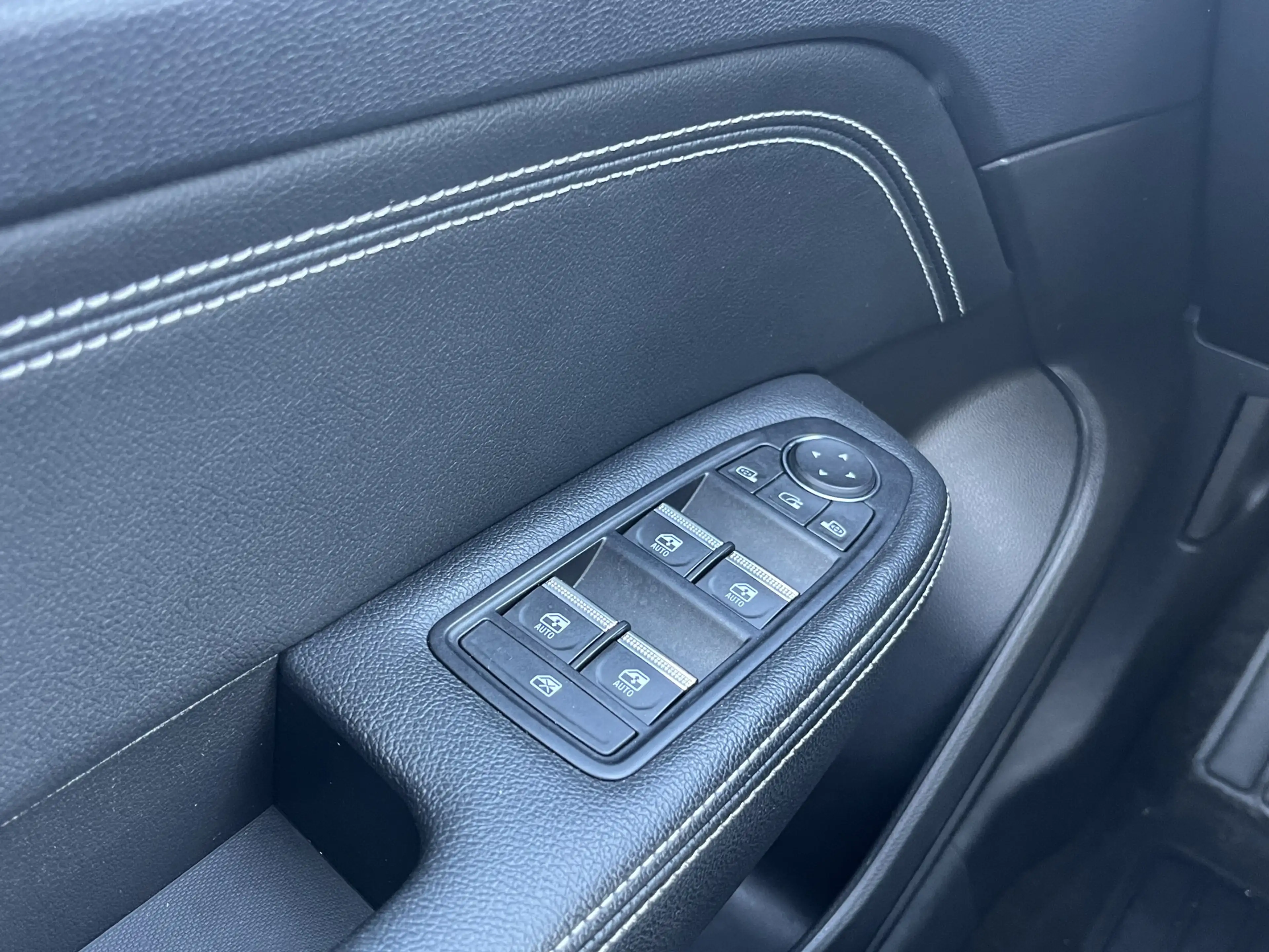 Renault Arkana 1.6 E-Tech Hybrid 145 PK Intens / Camera / Dode ho — photo 29
