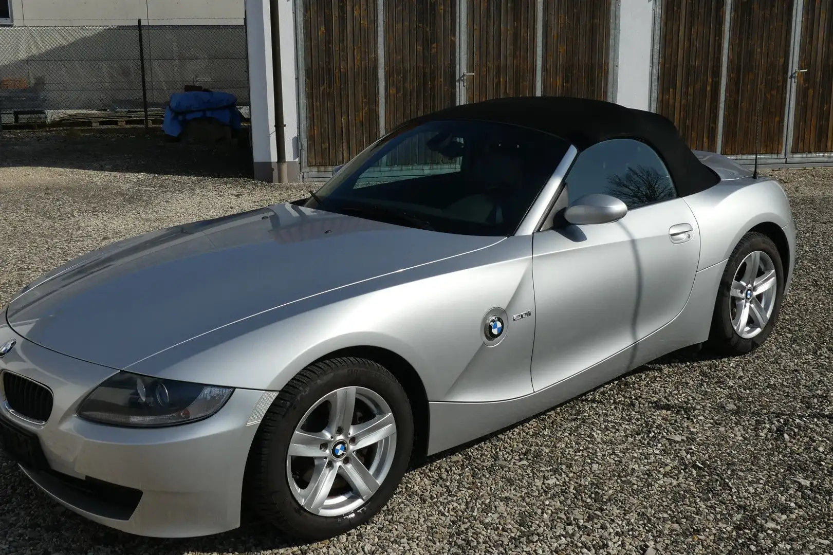 BMW Z4 Roadster 2.0i Leder schwarz Service+TÜV neu Gümüş rengi - 1