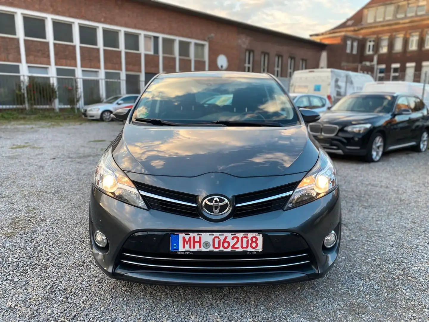 Toyota Verso 1.6 D-4D Comfort 7-Sitzer Grau - 2
