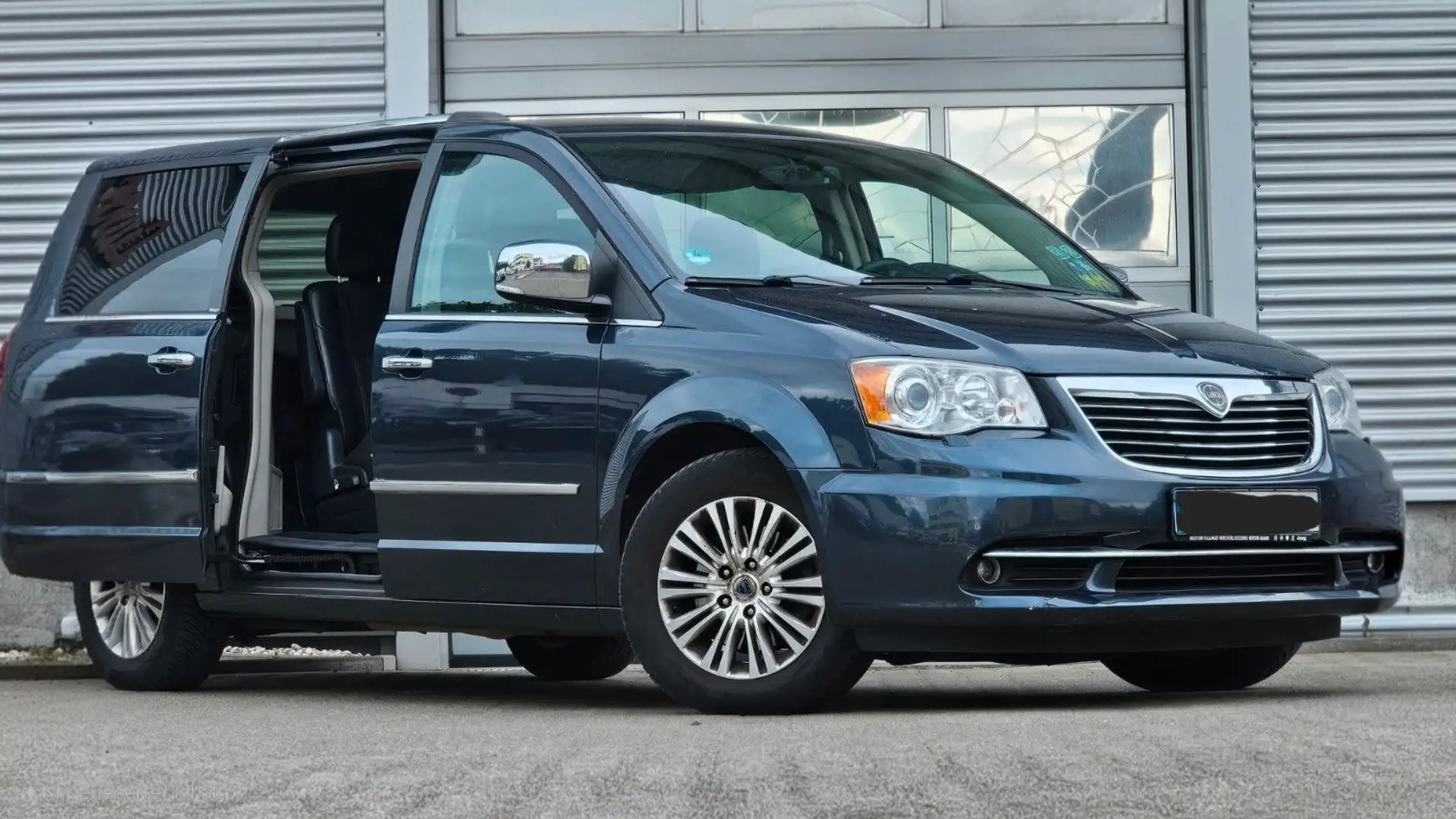 Lancia Voyager Platinum 7 Sitzer Lhzg Shzg Navi Klima Grau - 1