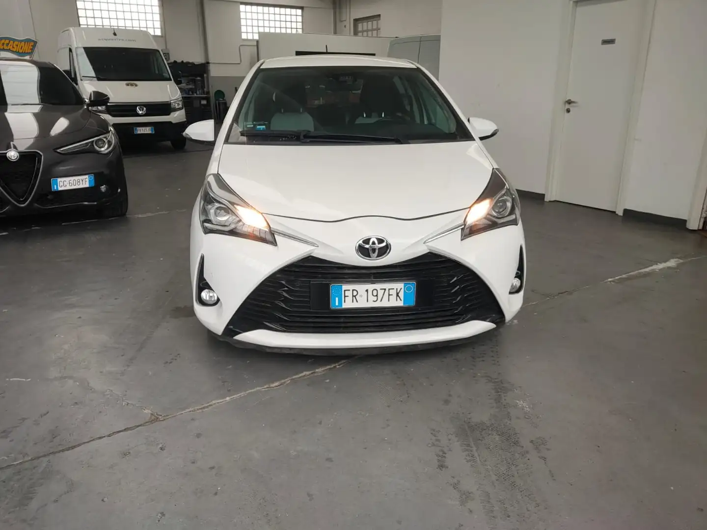 Toyota Yaris Yaris III 2017 5p 1.0 Active Weiß - 1