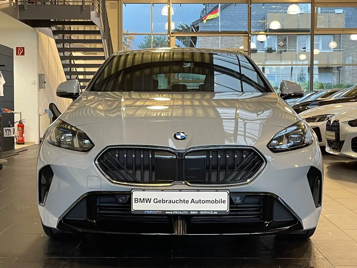 BMW 120 i M Sport Pro PANO/HUD/Kom.Zg/Dr.As+/19"/360° Gris - 2