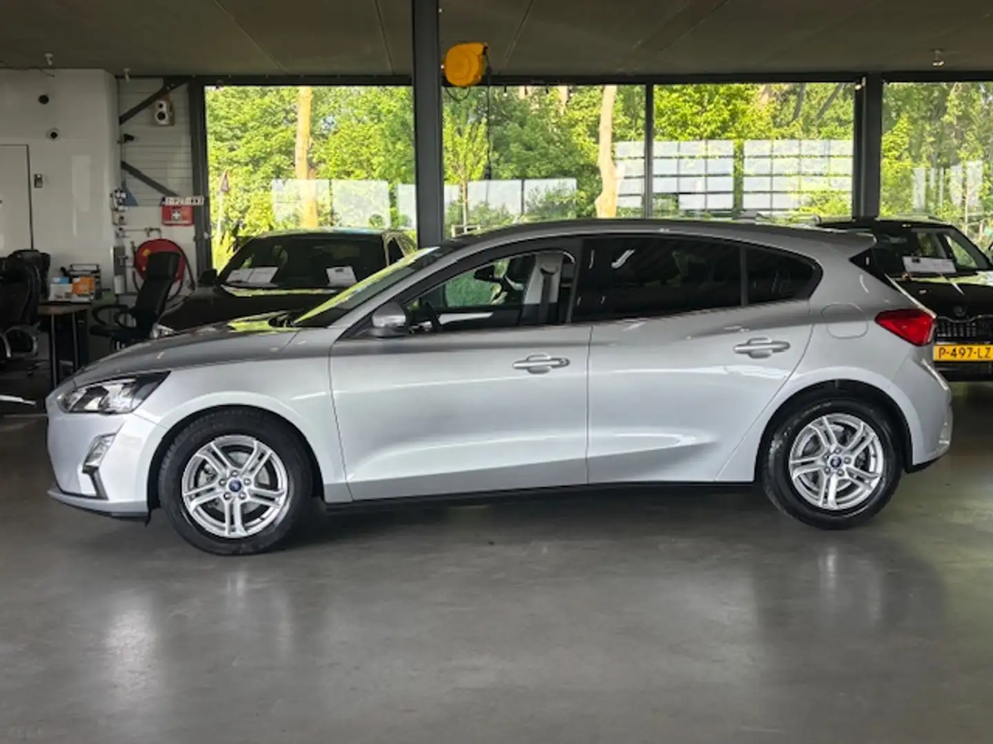 Ford Focus 1.0 EcoBoost 125pk Titanium Business Zilver - 2