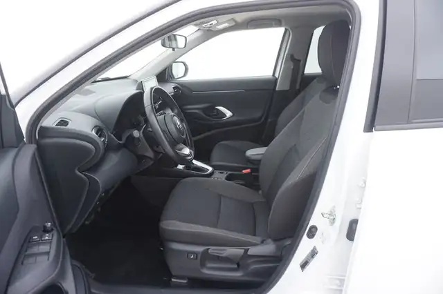 Toyota Yaris Cross view 10