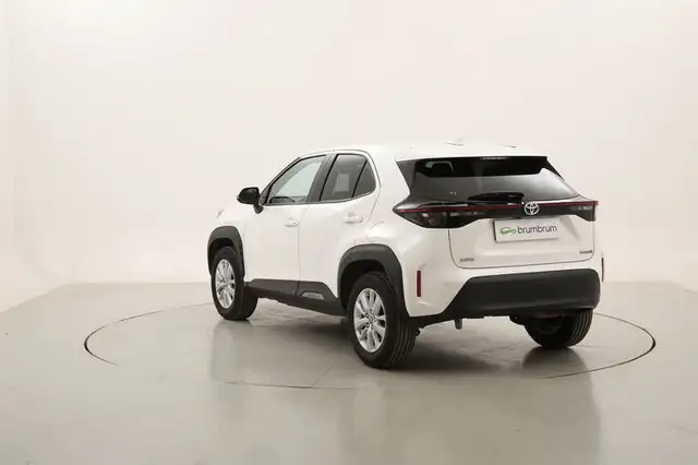Toyota Yaris Cross view 3
