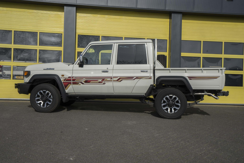 Toyota Land Cruiser Landcruiser GDJ 79 DC 2.8 D-4D 6 A/T LXZ — photo 9