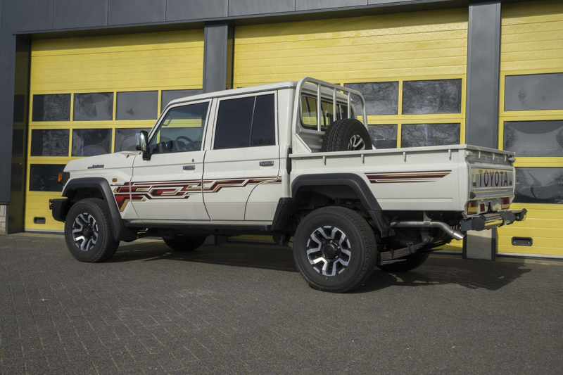 Toyota Land Cruiser Landcruiser GDJ 79 DC 2.8 D-4D 6 A/T LXZ — photo 8