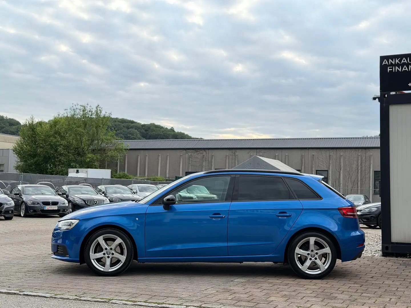 Audi A3 Sportback TFSI Sport Finanzierung möglich Blau - 2