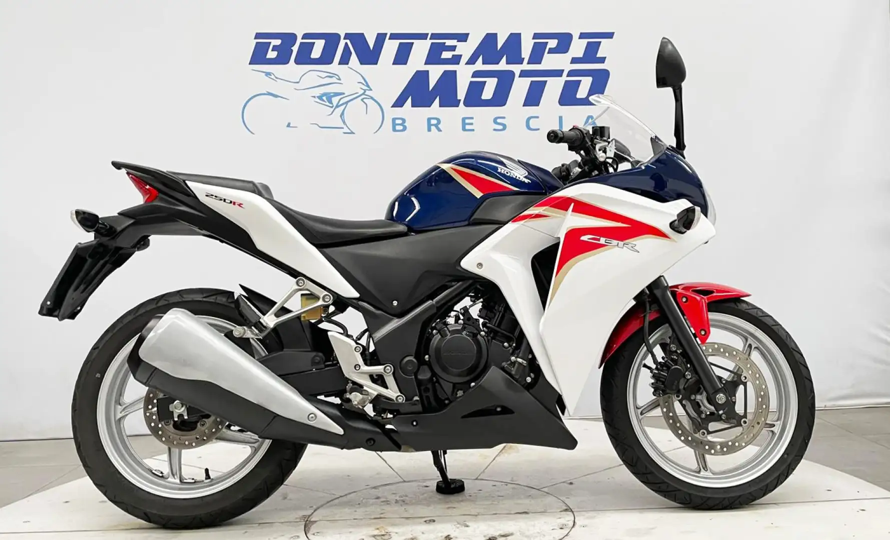 Honda CBR 250 R 2013 - PAT A2 - 1