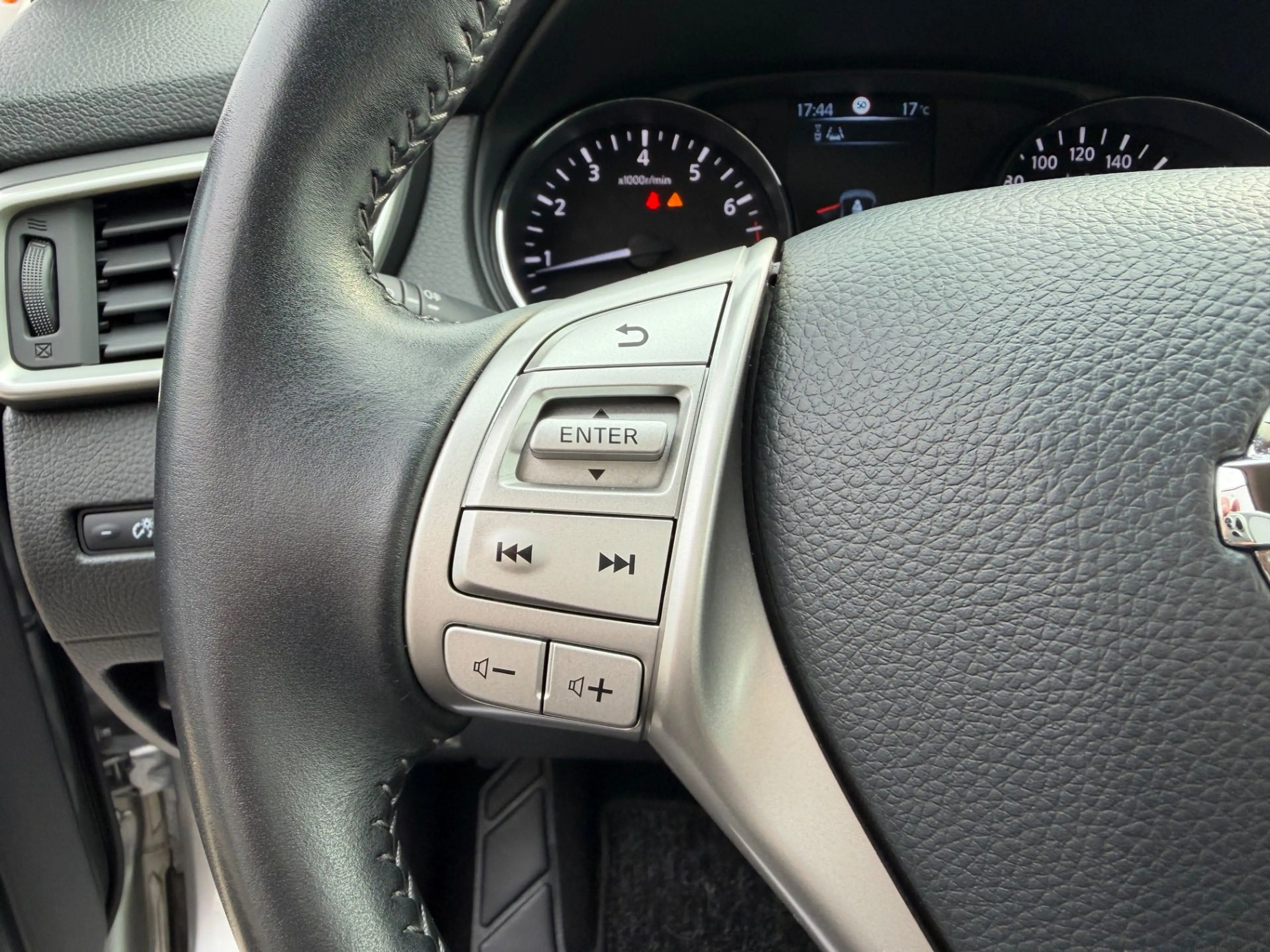 Nissan Qashqai 1.2 DIG-T Acenta Automatik Sitzheizung — photo 8