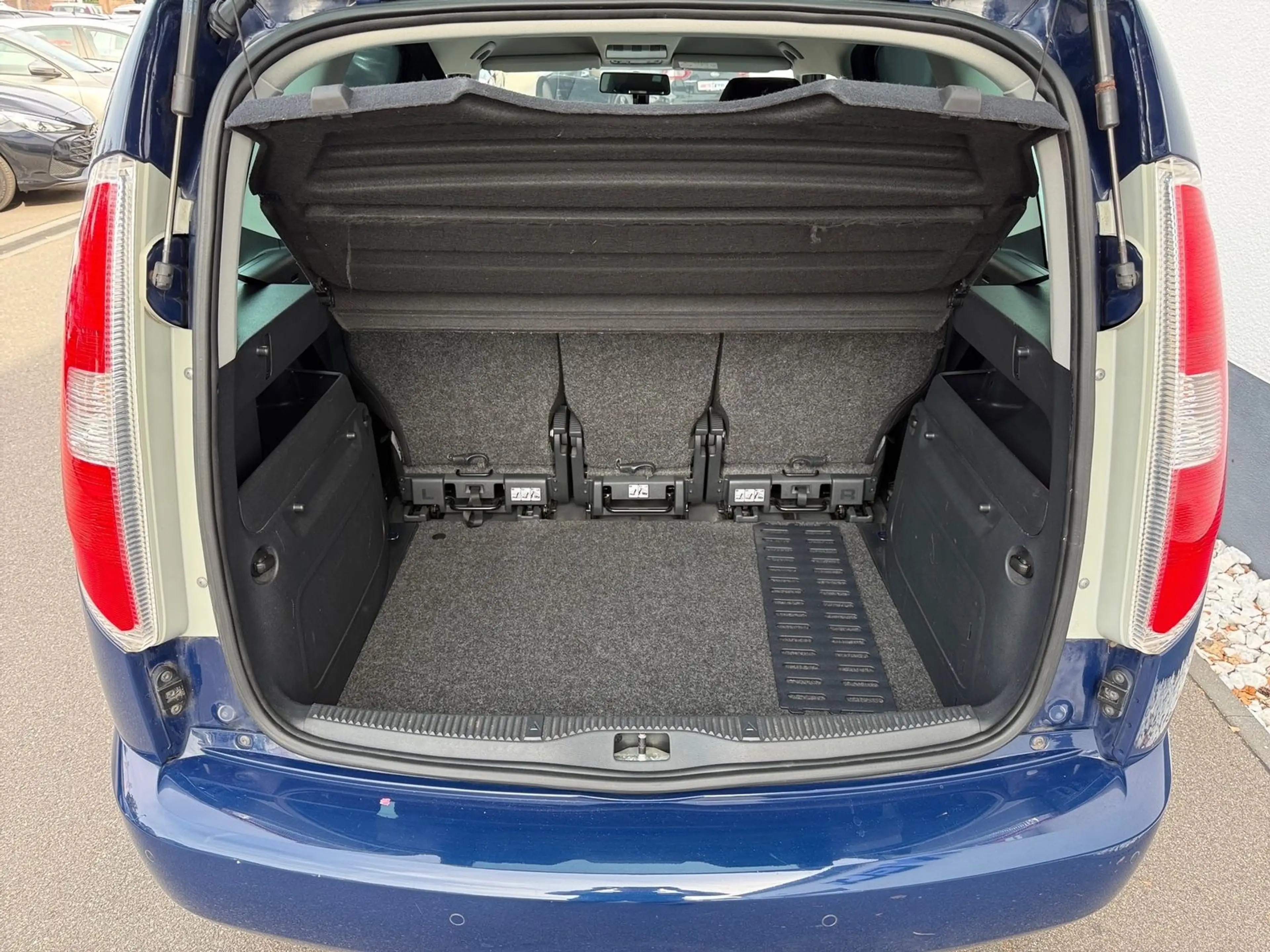 Skoda Roomster 1.2 Active Sitzheizung Klimaaut. PDC — photo 9