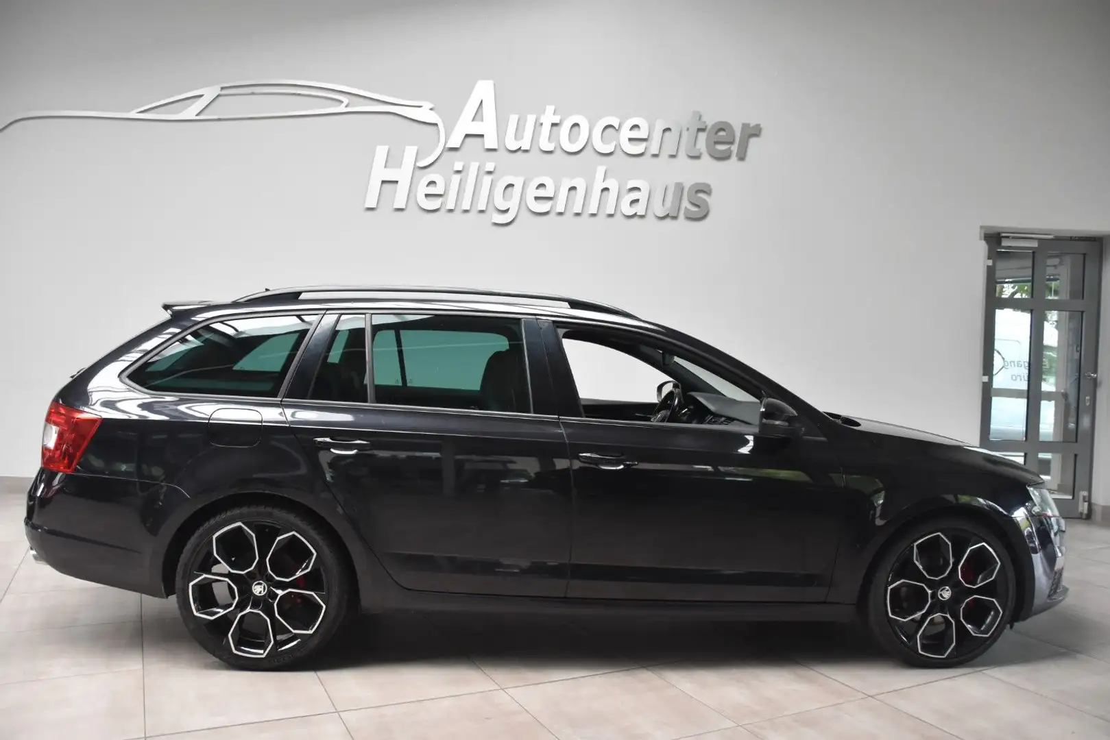 Skoda Octavia RS 4x4 DSG Navi Leder Kamera ACC SHZ AHK Schwarz - 2