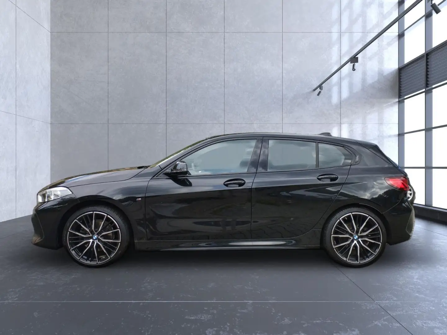 BMW 118 i M Sport*Panoramadach*M-Sport Sitze*Head up Schwarz - 2
