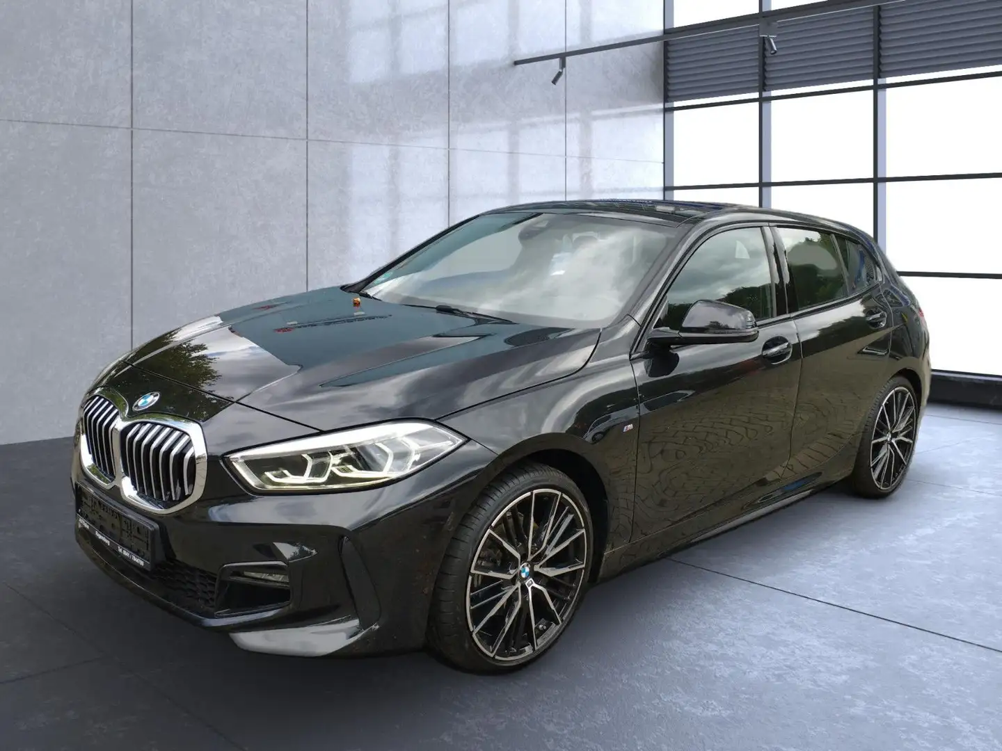 BMW 118 i M Sport*Panoramadach*M-Sport Sitze*Head up Schwarz - 1