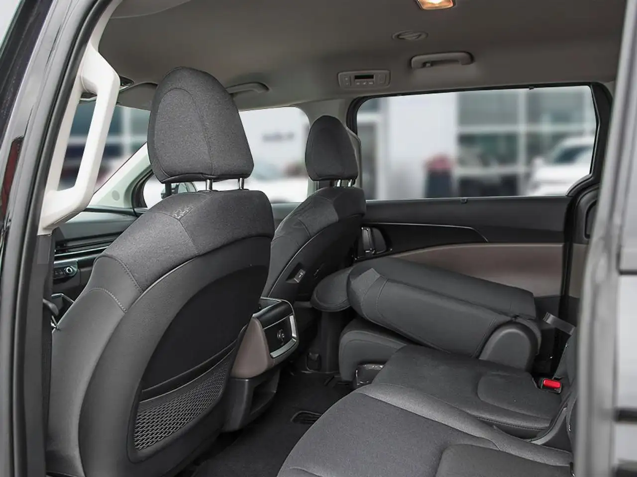 Kia Carnival снимка Kia Carnival