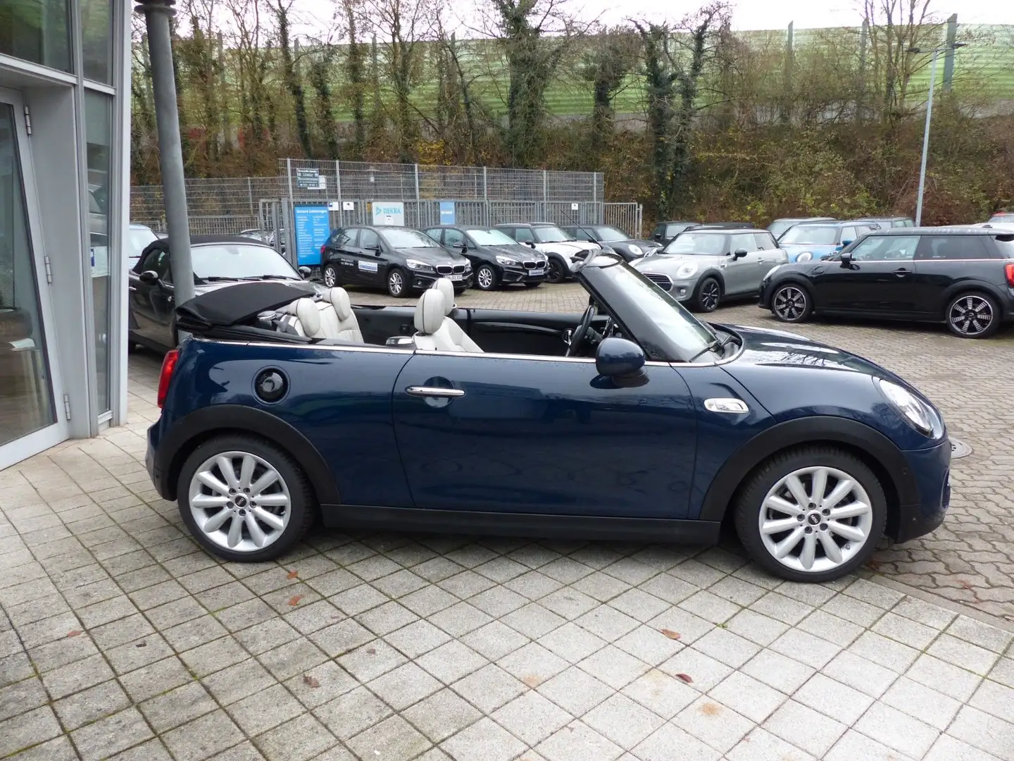 MINI Cooper S Cabrio Aut. "Chili", Leder, Navi, Hifi Blau - 2