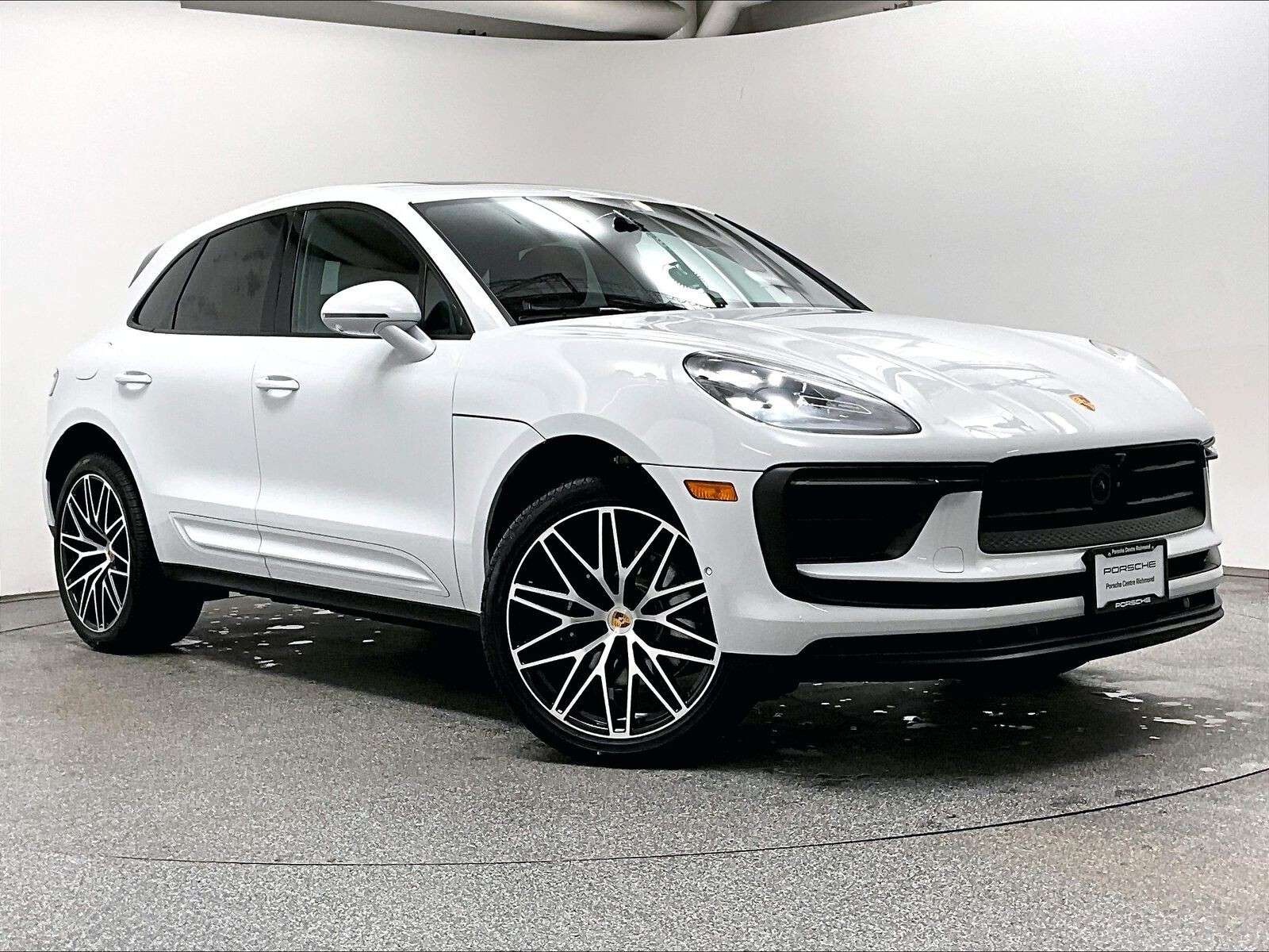 2026 Porsche Macan AWD alt 3