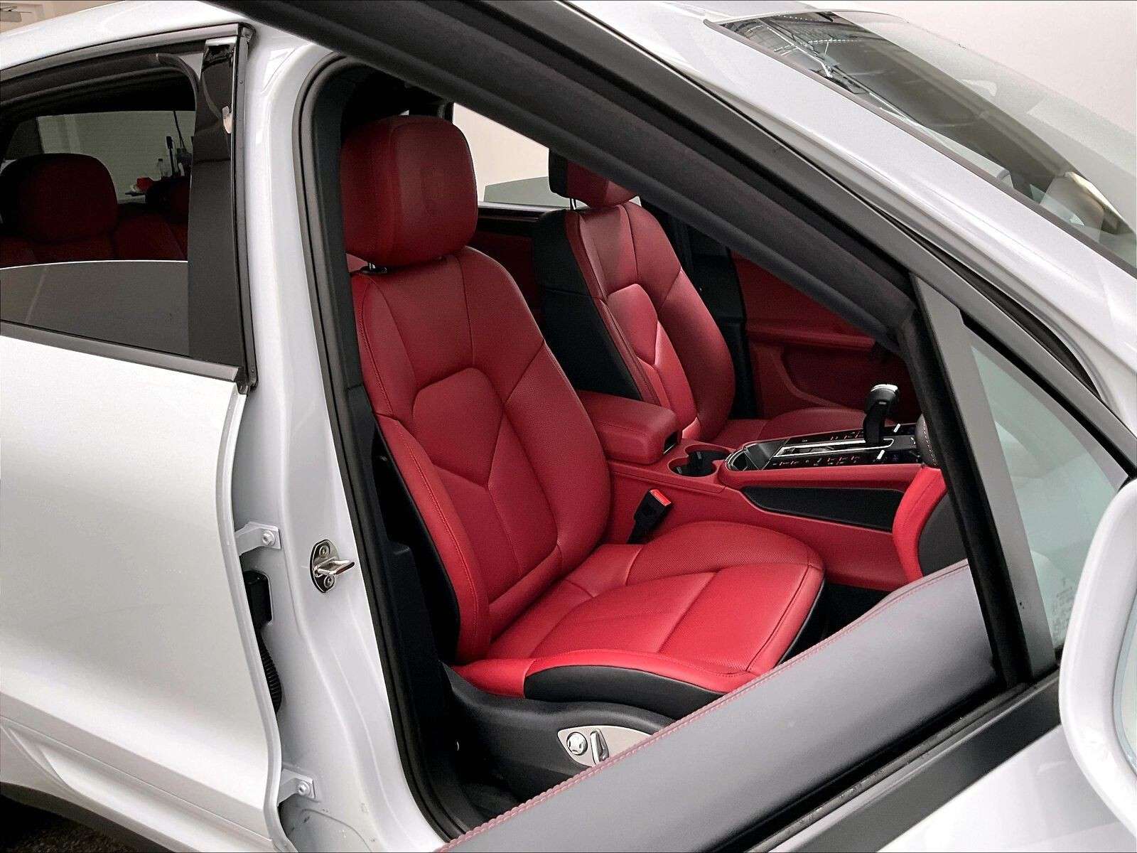 2026 Porsche Macan AWD thumb 14