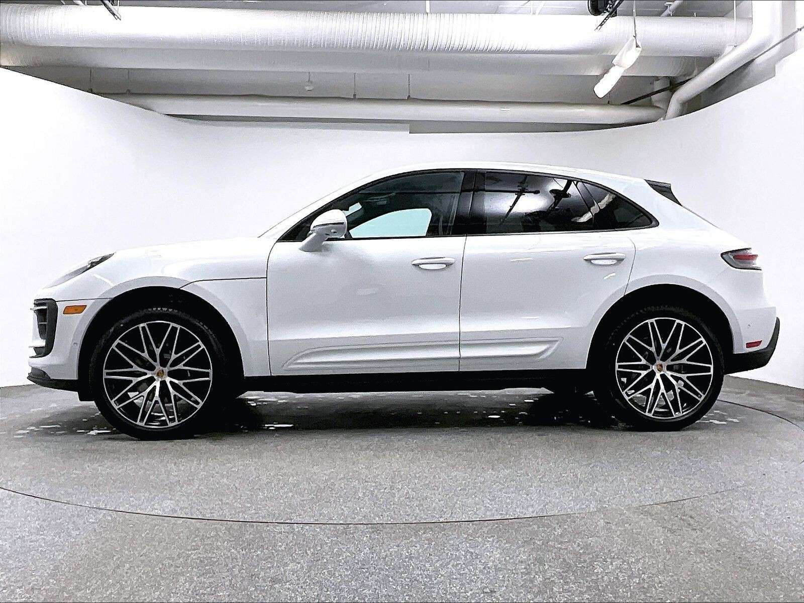 2026 Porsche Macan AWD thumb 8