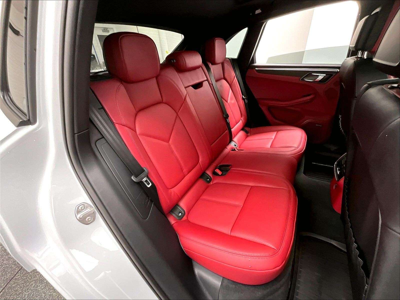 2026 Porsche Macan AWD thumb 16