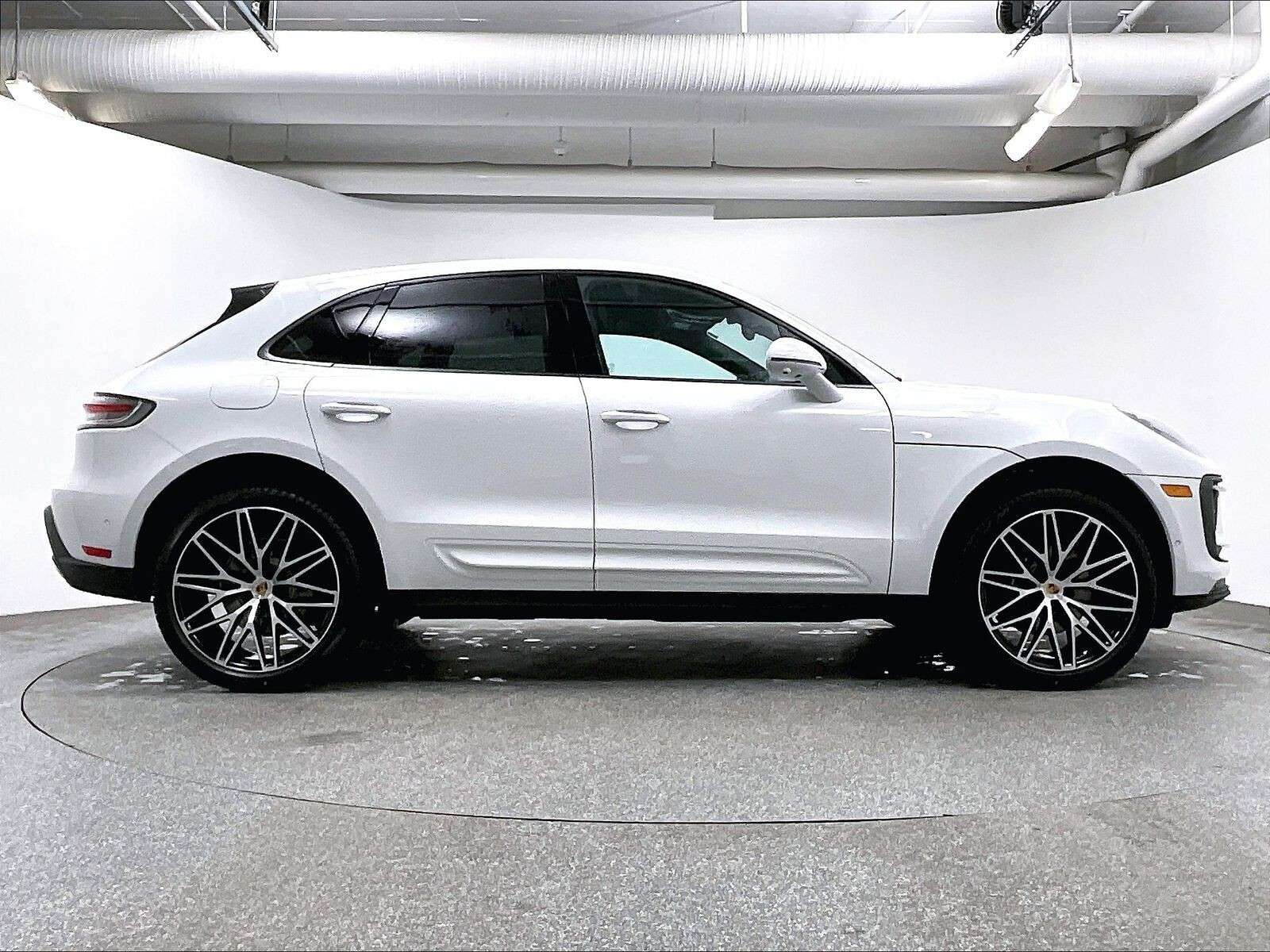 2026 Porsche Macan AWD alt 4