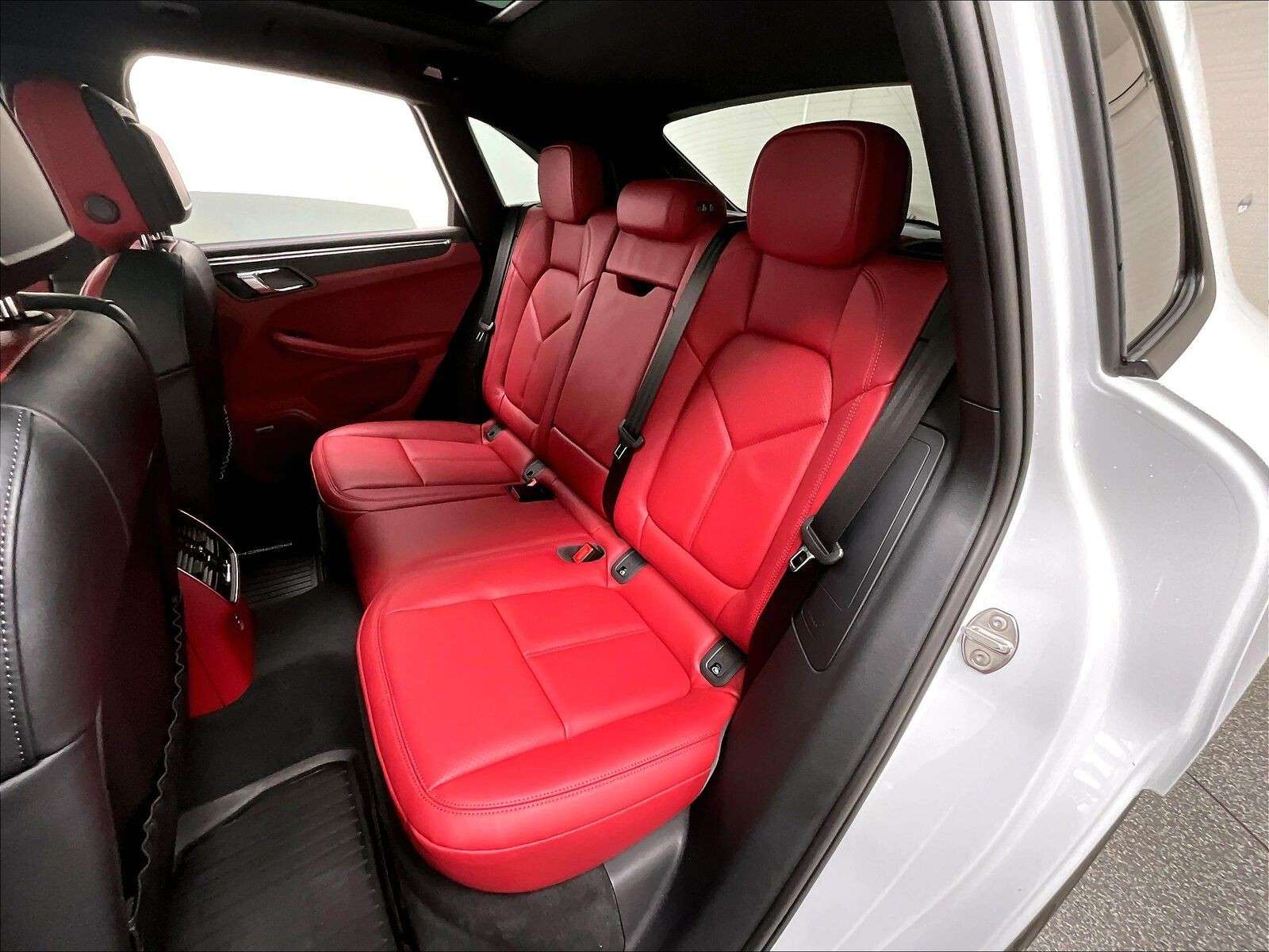 2026 Porsche Macan AWD thumb 15