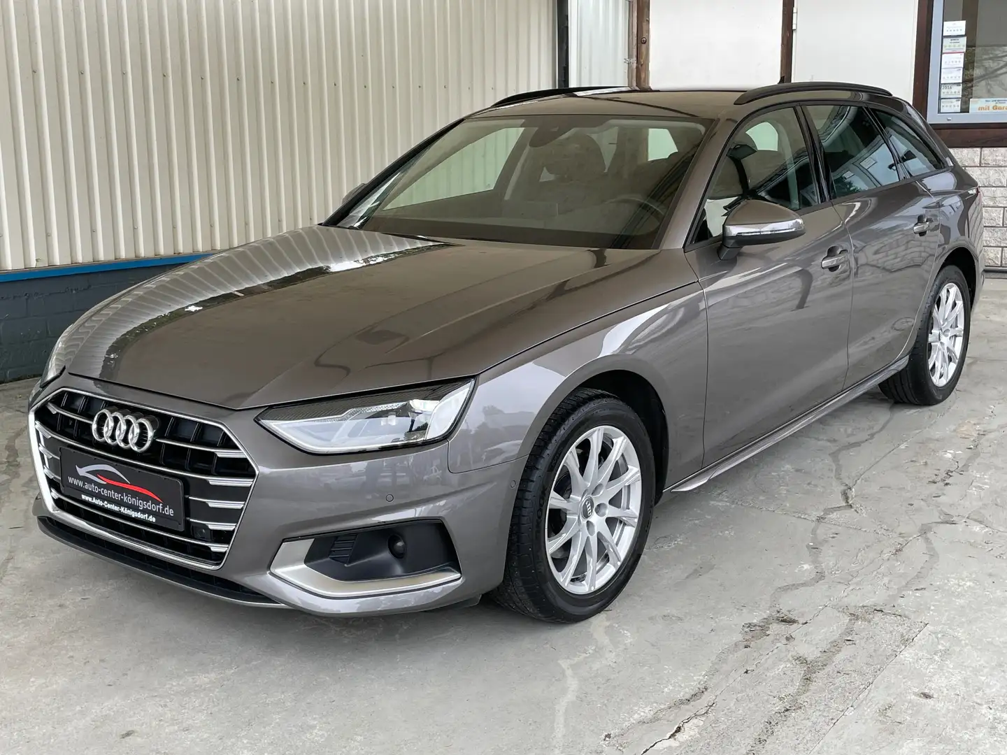 Audi A4 Avant 30 TDI advanced *NAVI *LED *1.HAND Grau - 1