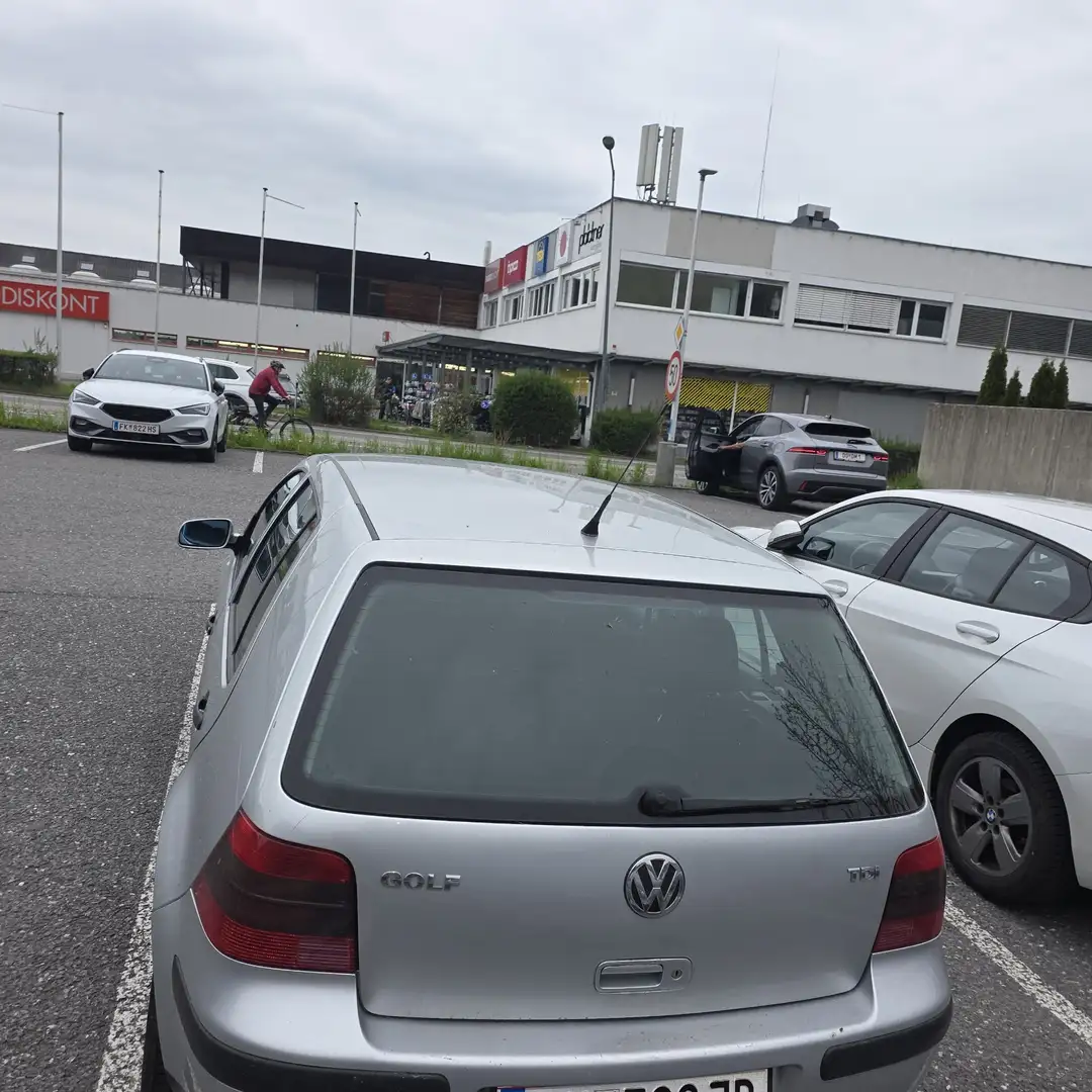 Volkswagen Golf 1.9 TDI Special - 2