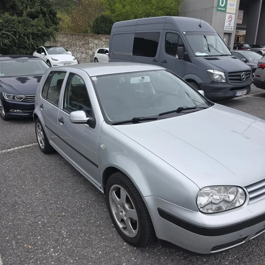 Volkswagen Golf 1.9 TDI Special - 1