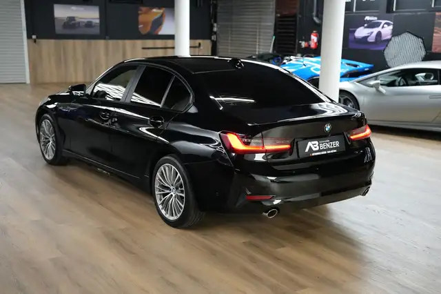 BMW 3 Series view 15