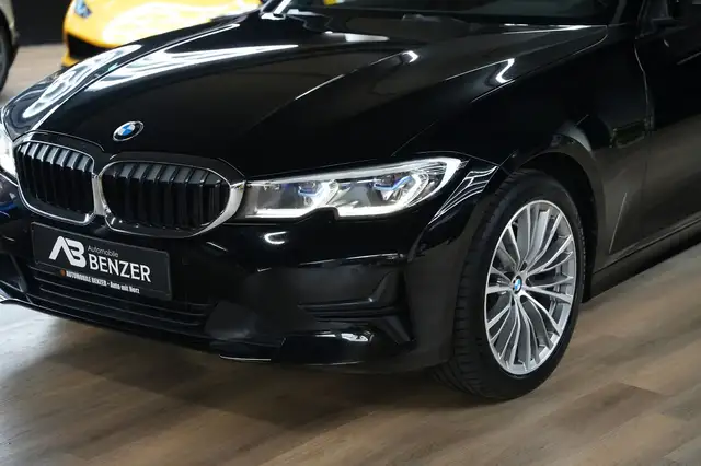 BMW 3 Series view 3