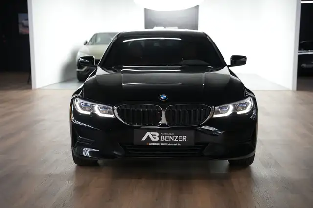BMW 3 Series view 6