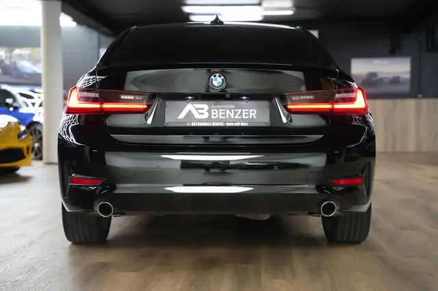 BMW 3 Series view 13