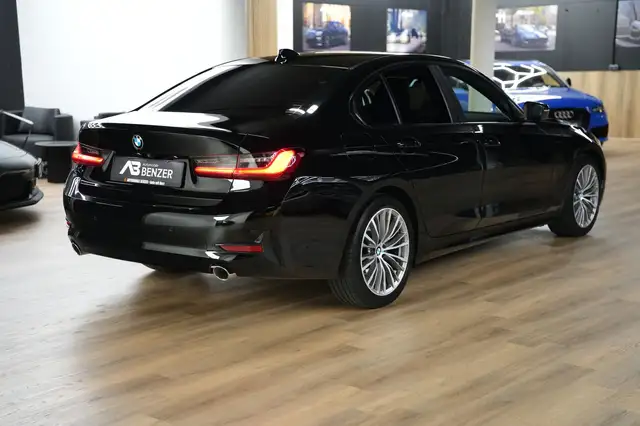 BMW 3 Series view 11