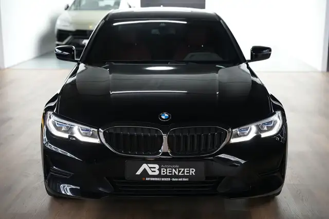 BMW 3 Series view 5