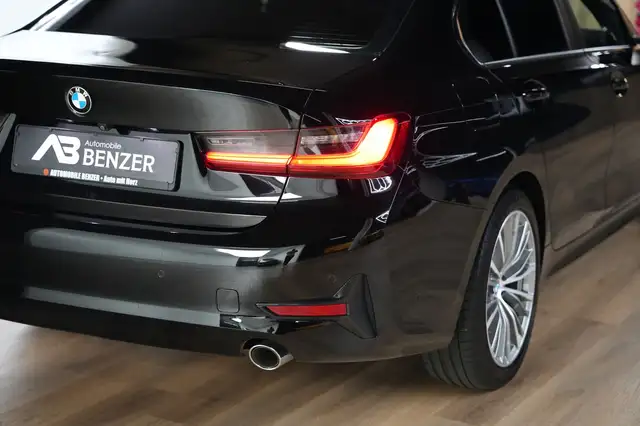 BMW 3 Series view 12