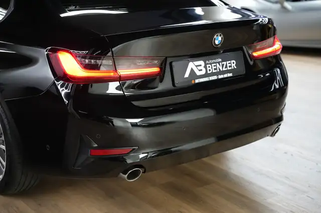 BMW 3 Series view 14