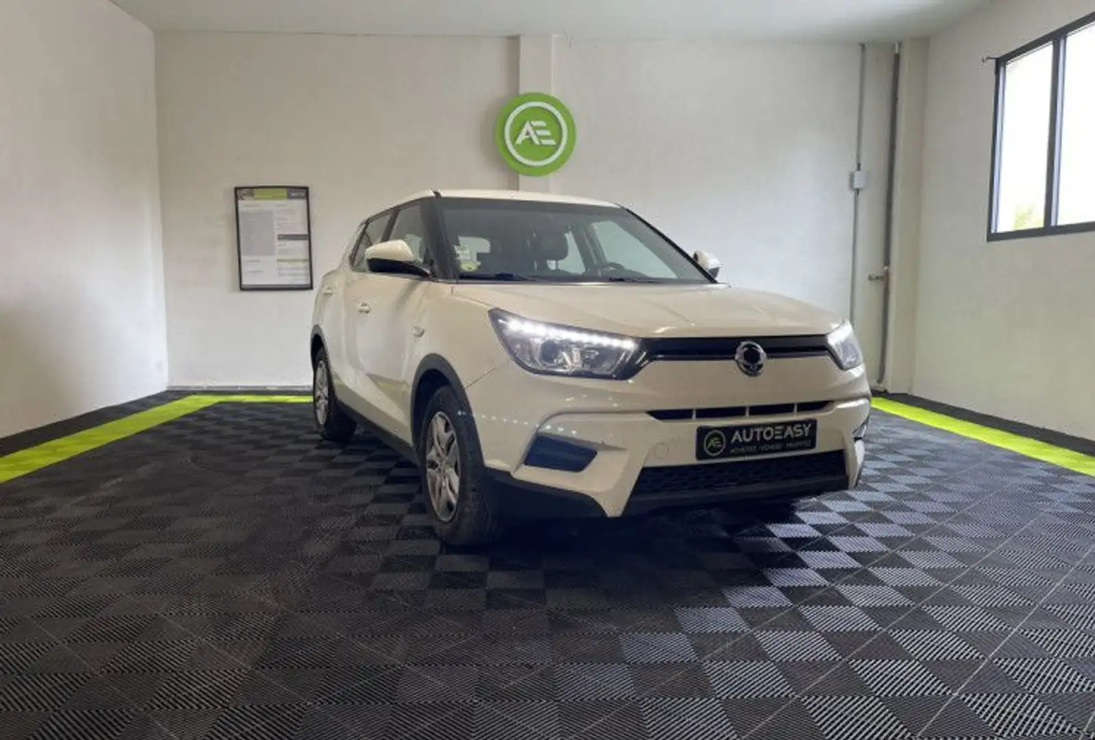 SsangYong Tivoli 160 e-XDI 115ch 2WD Luxury Blanc - 1