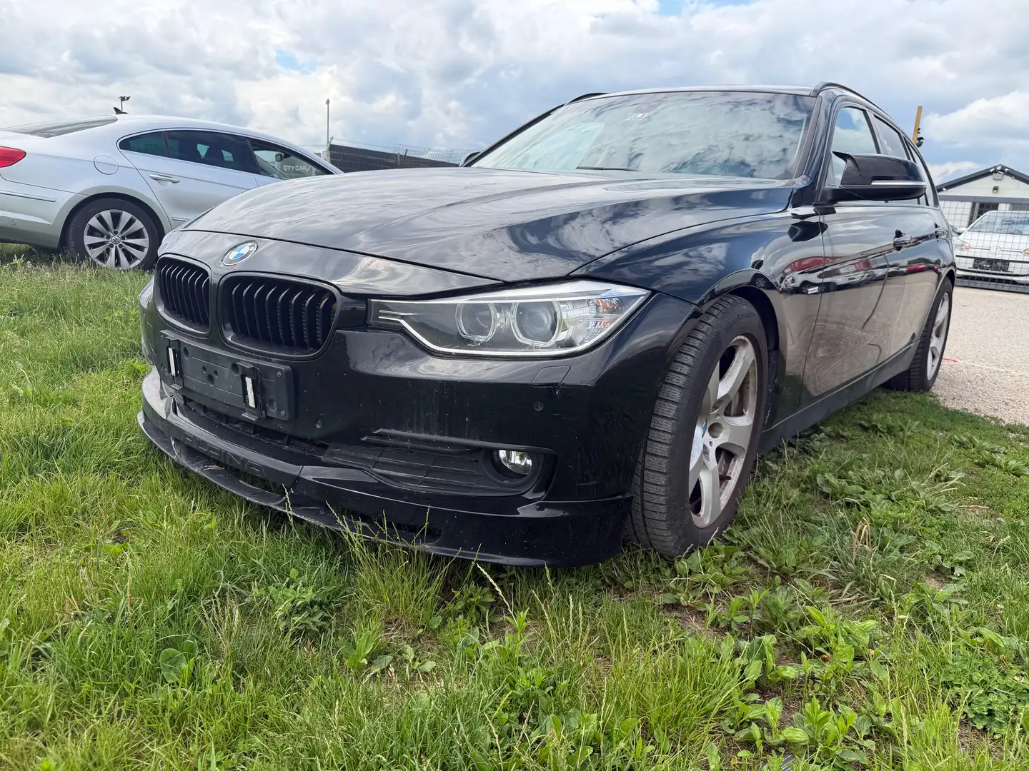 BMW 320 320d Touring Aut. Schwarz - 2