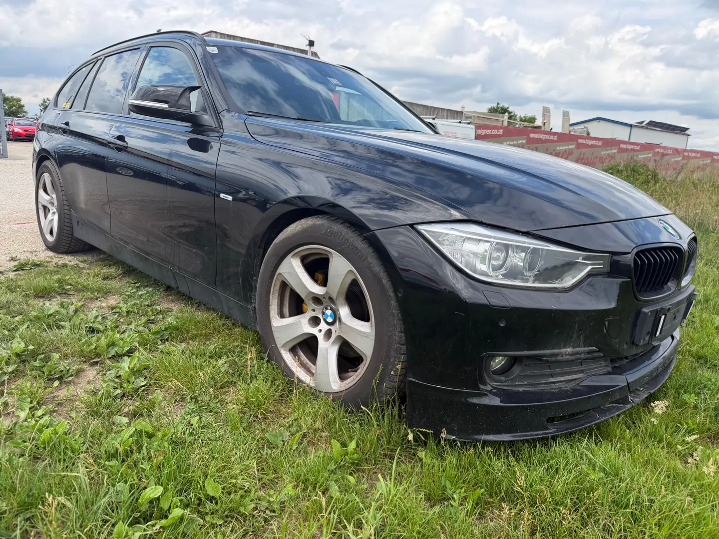 BMW 320 320d Touring Aut. Schwarz - 1
