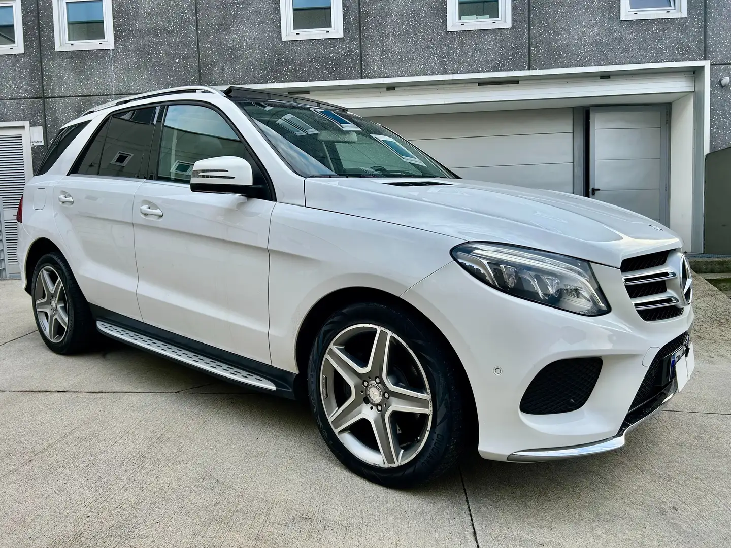 Mercedes-Benz GLE 250 4matic Premium AMG *TETTO *LED *NAVI Blanc - 1