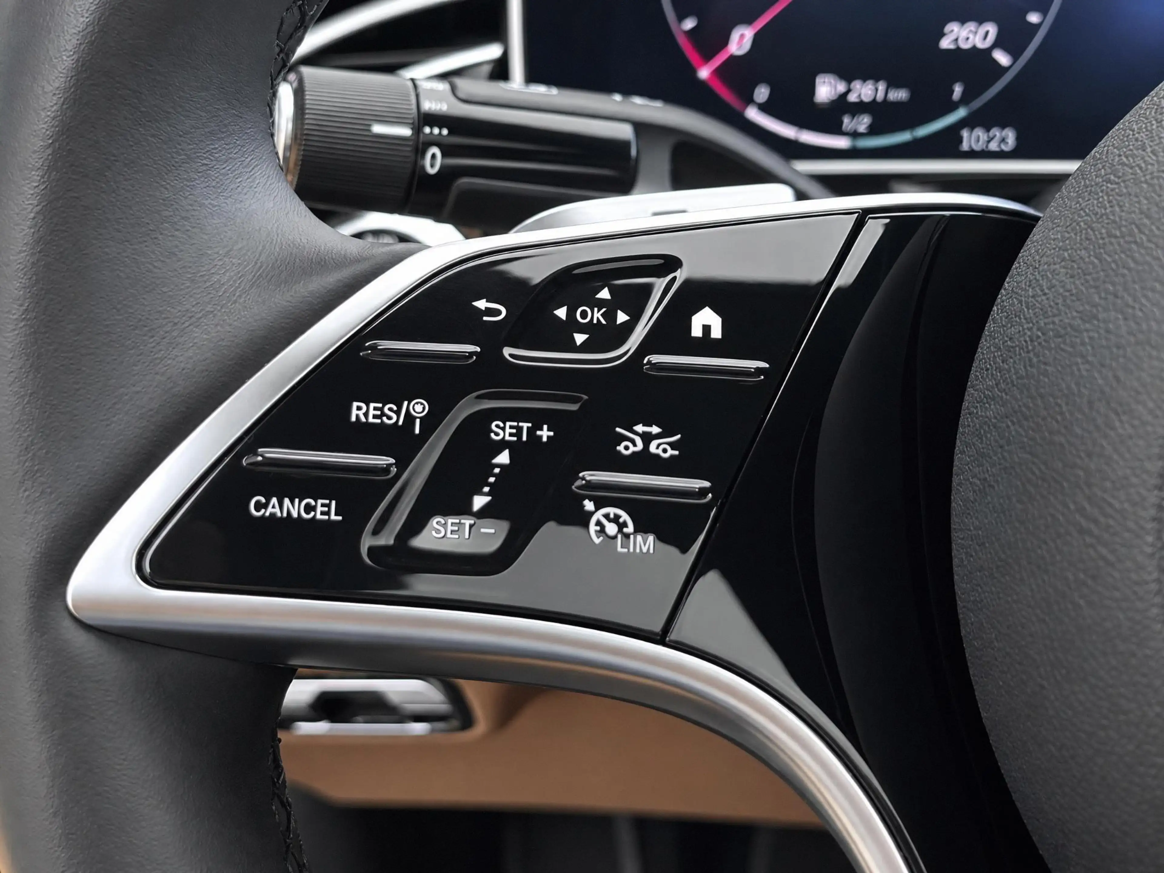 Mercedes-Benz E 400 e 4MATIC Exclusive Line — photo 11