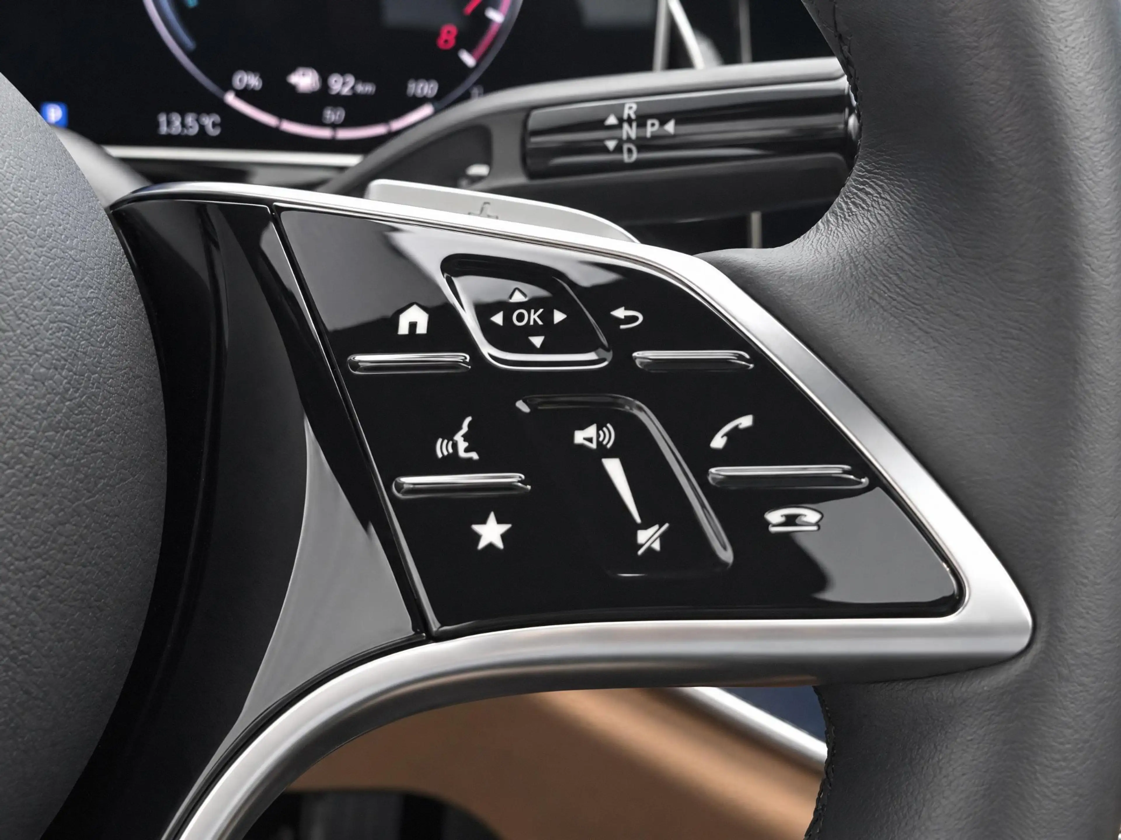 Mercedes-Benz E 400 e 4MATIC Exclusive Line — photo 12