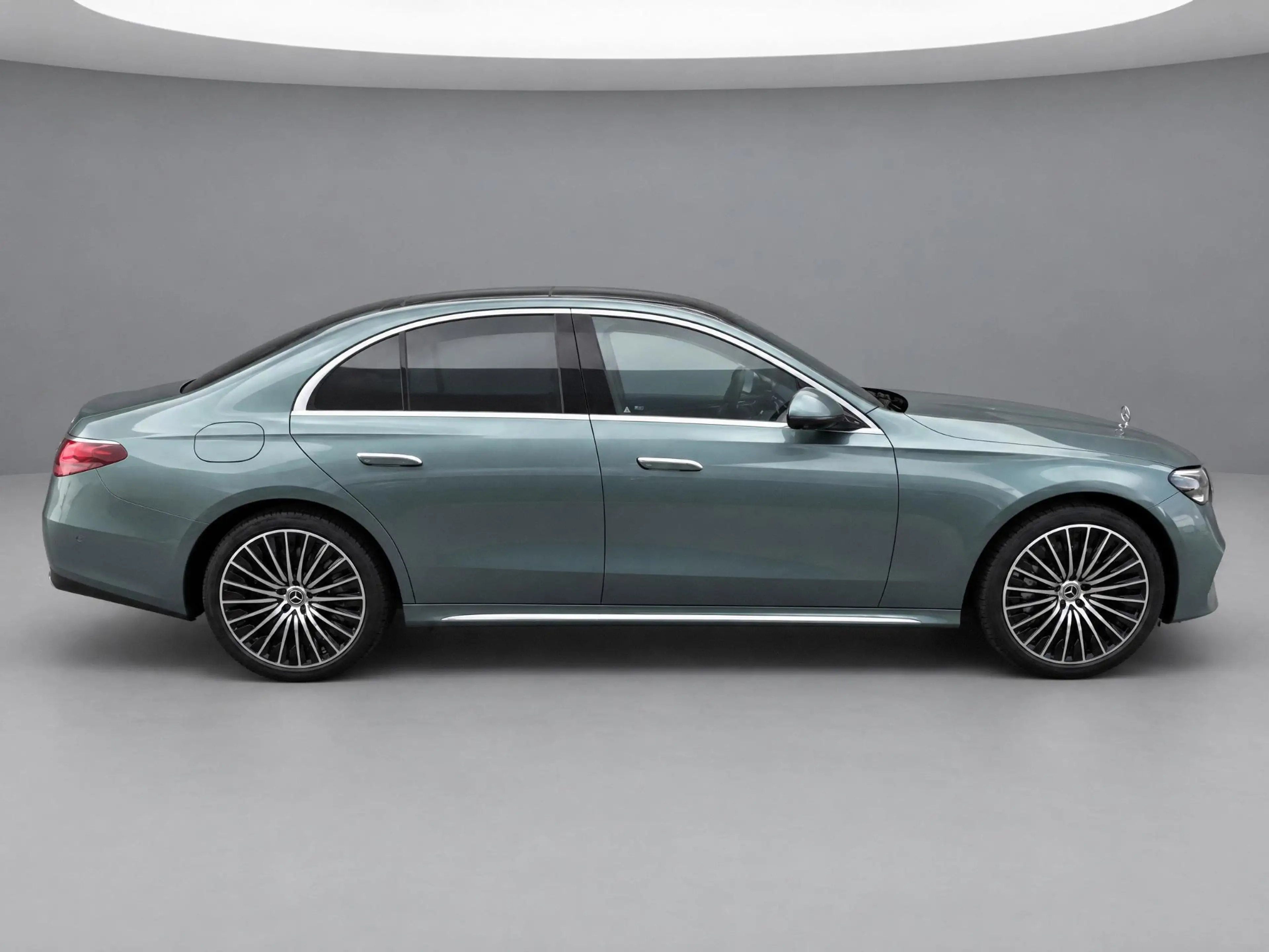 Mercedes-Benz E 400 e 4MATIC Exclusive Line — photo 4