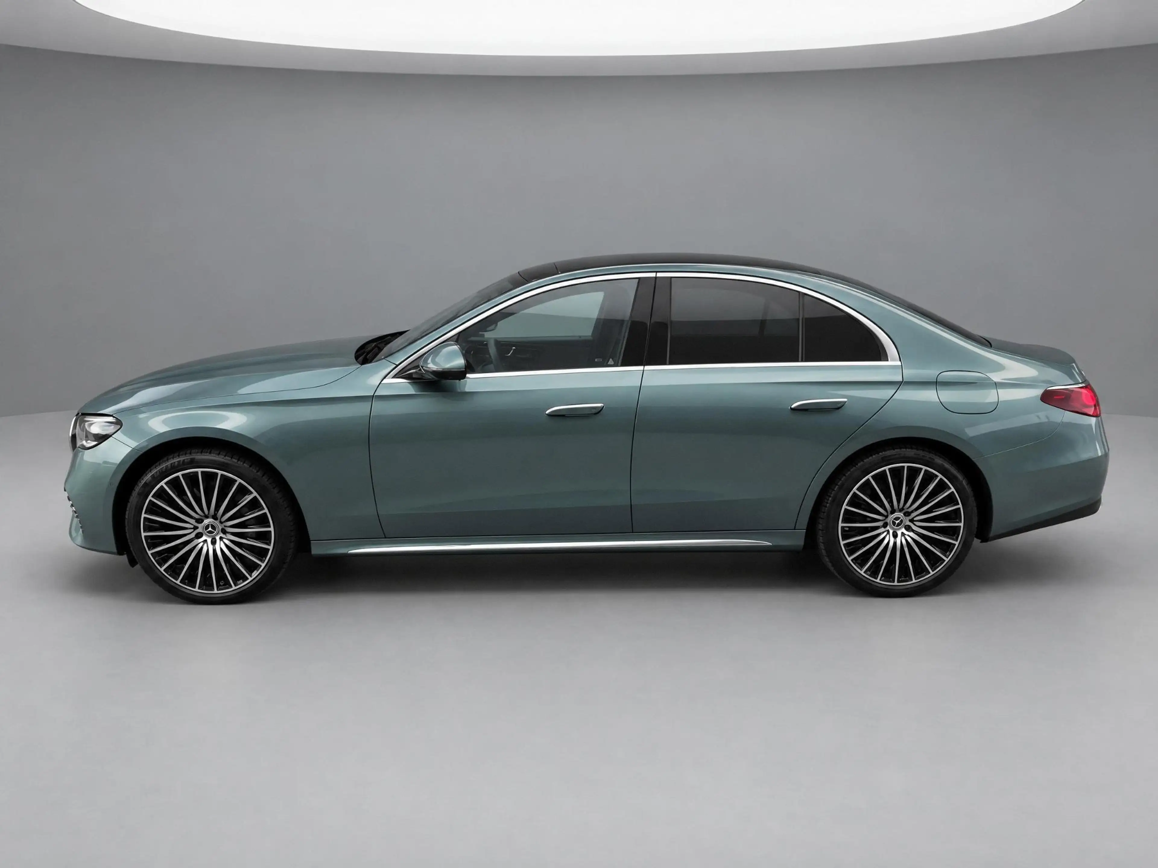 Mercedes-Benz E 400 e 4MATIC Exclusive Line — photo 3